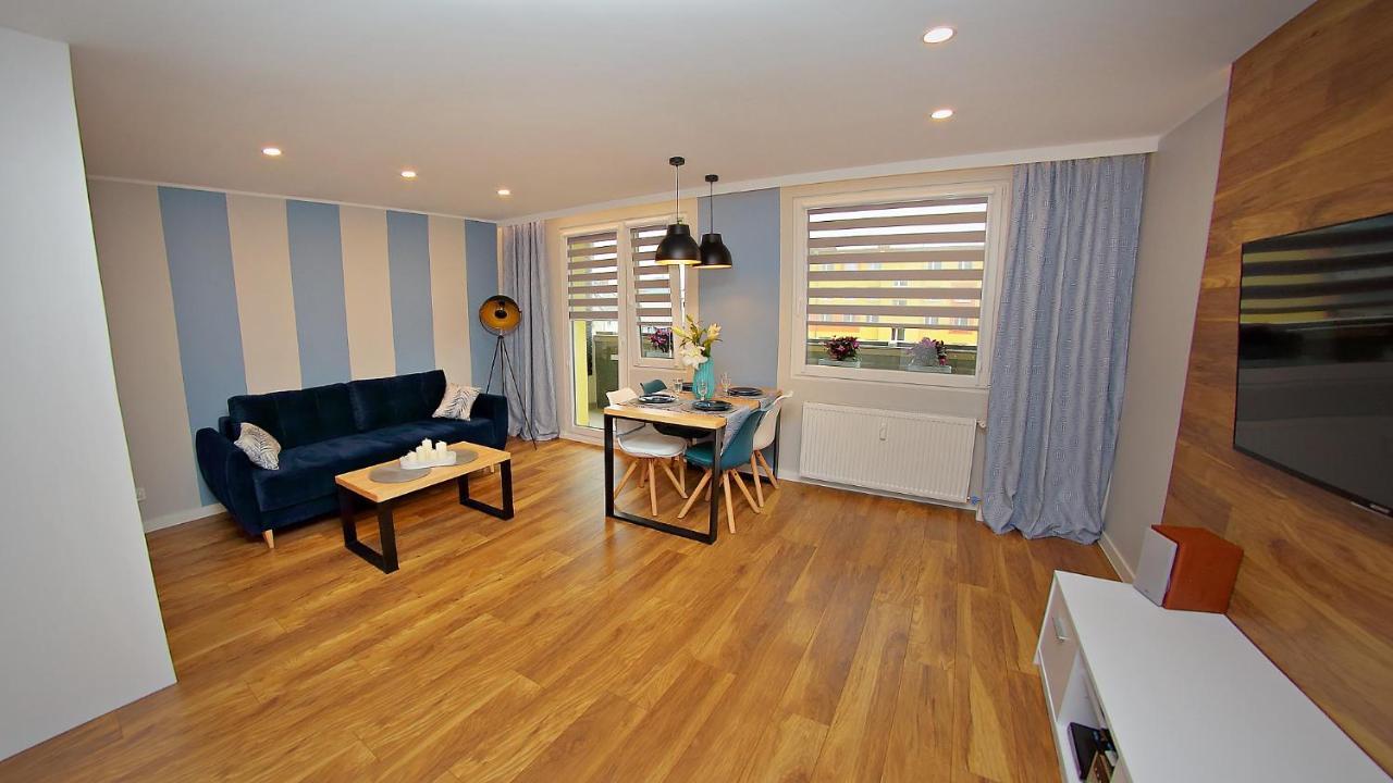 Apartament Sloneczniki Zabobrze Apartment Jelenia Gora Luaran gambar